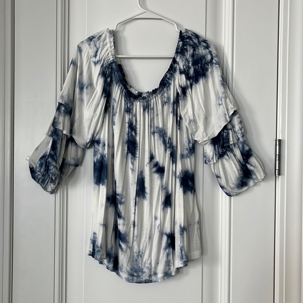 Seven7 Cute Blue and White Top